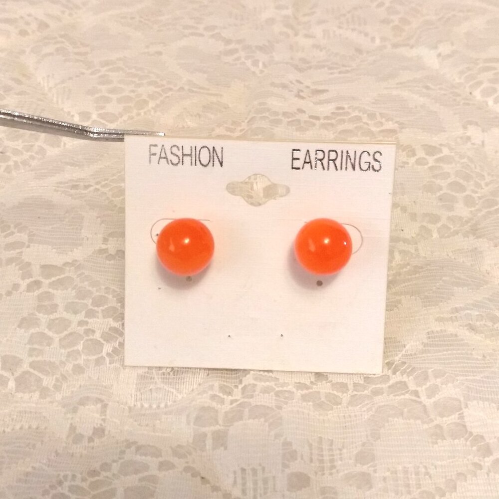 Vintage Women’s Classic Orange Beads Round Stud Earrings Timeless VTG Jewelry